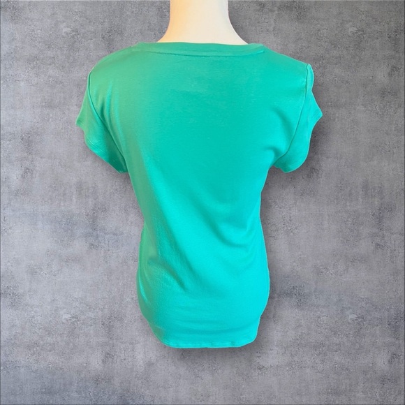Liz Claiborne Green Fitted Tee, NEW - Picture 2 of 5